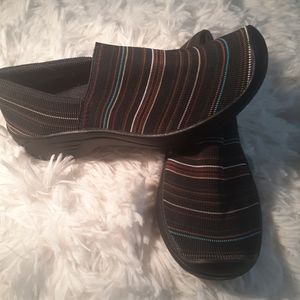WOMENS SLIP ON SHOES CORKYS BLACK BROWN AND LIGHT BLUE STRIPE ASHLEY SIZE 6